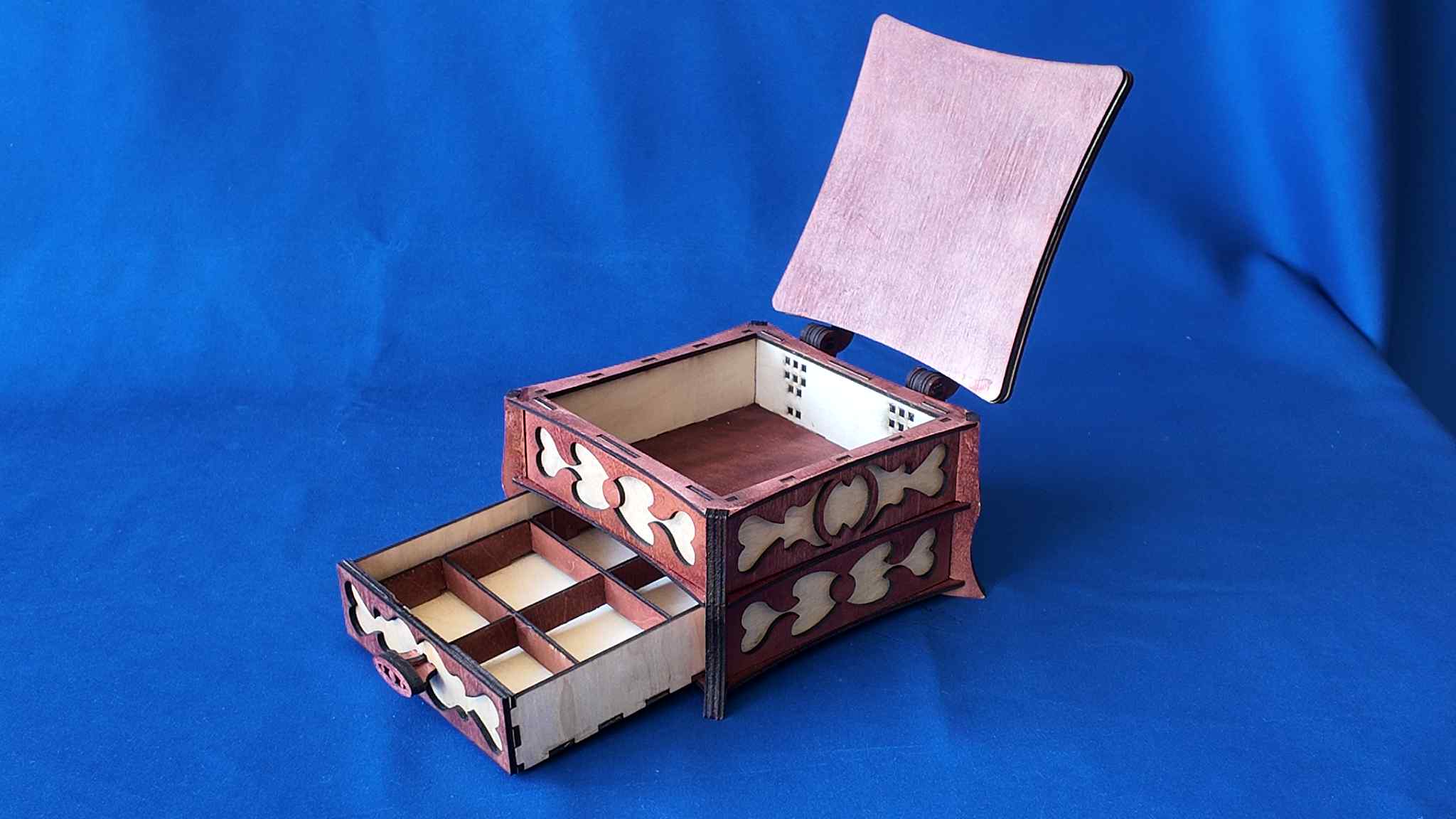 Personalised jewellery box open showing ceramic tile lid with custom photo — Photonscribe
